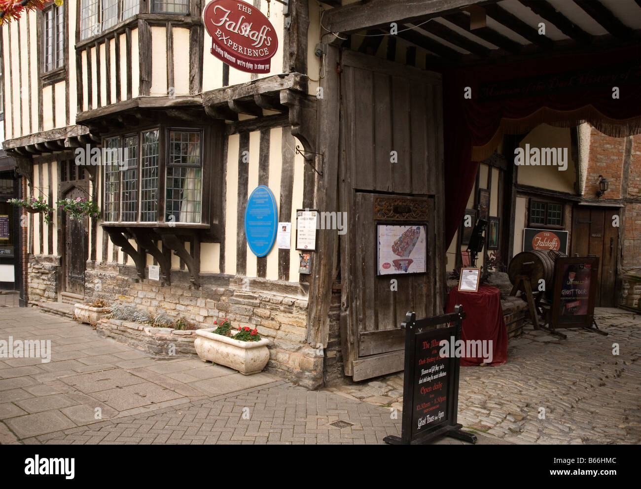Eingang und Fassade des Falstaffs Besucherattraktion und Museum über Stratford-upon-Avon, England und Shakespeare Stockfoto