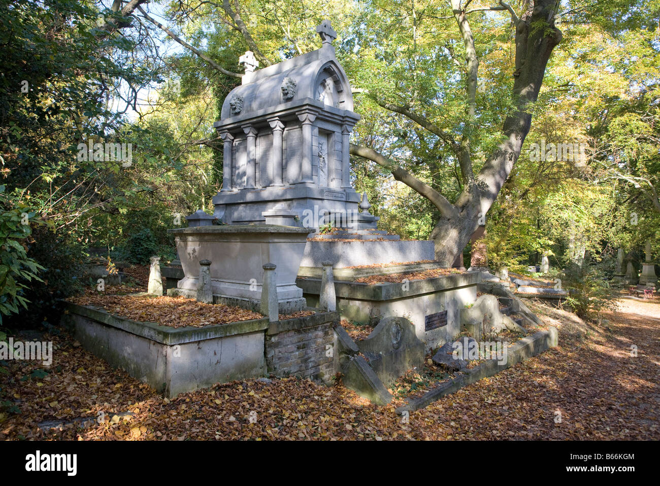 Mausoleum. Nunhead Friedhof, London, England, UK Stockfoto