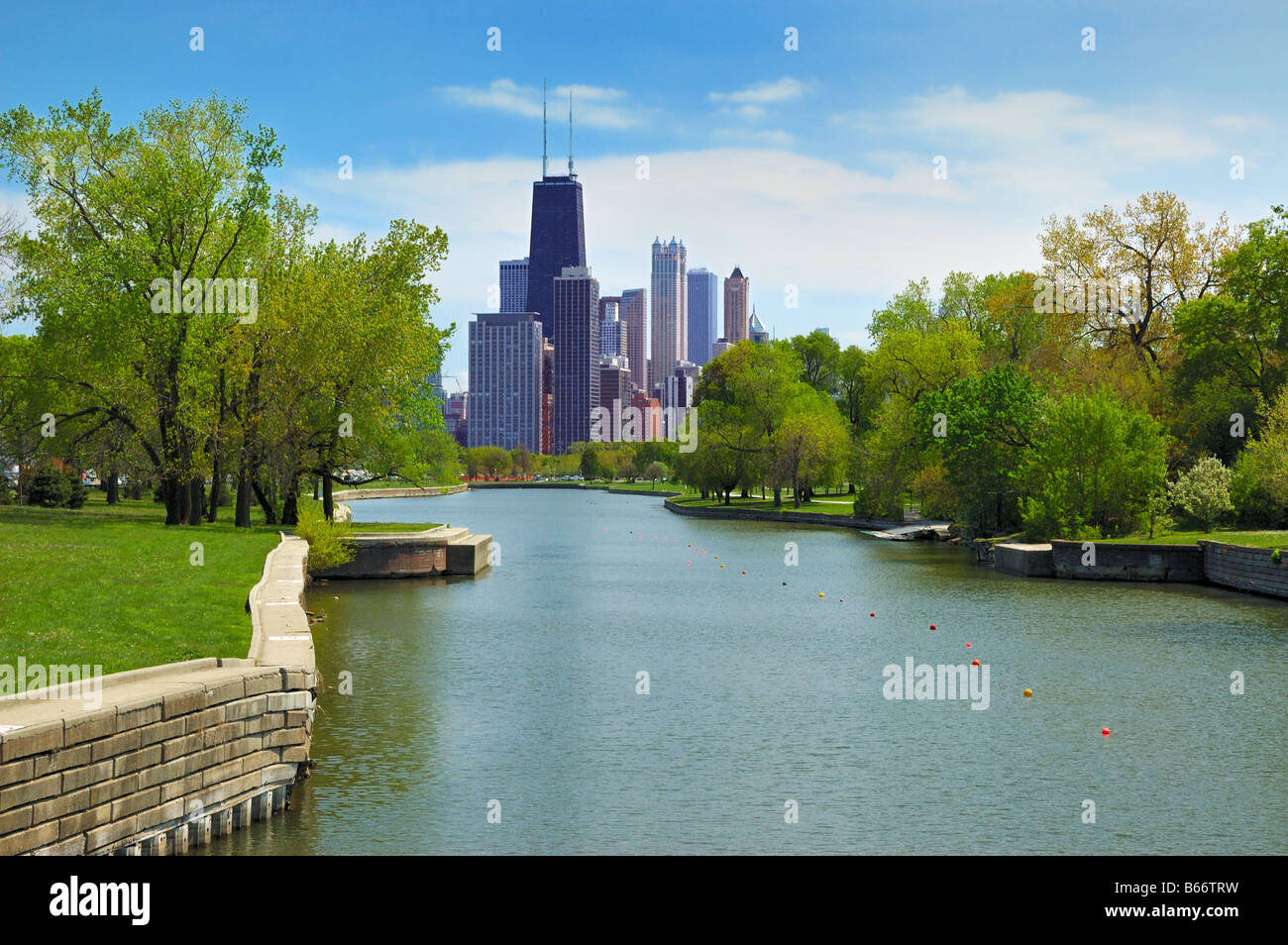 Blick vom Lincoln Park auf die Skyline von Chicago mit den Hancock Tower, Chicago, Illinois, USA Stockfoto