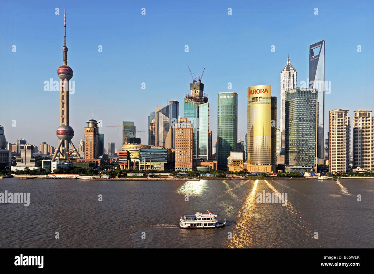 Blick auf den Sonnenuntergang von Skycripers in Pudong Area, Shanghai, China Stockfoto