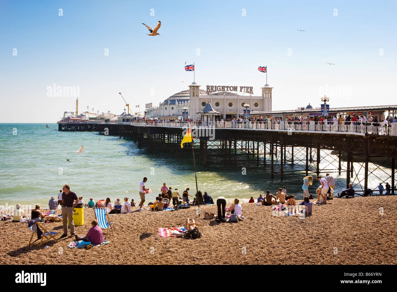 Brighton Pier an einem schönen Tag Stockfoto