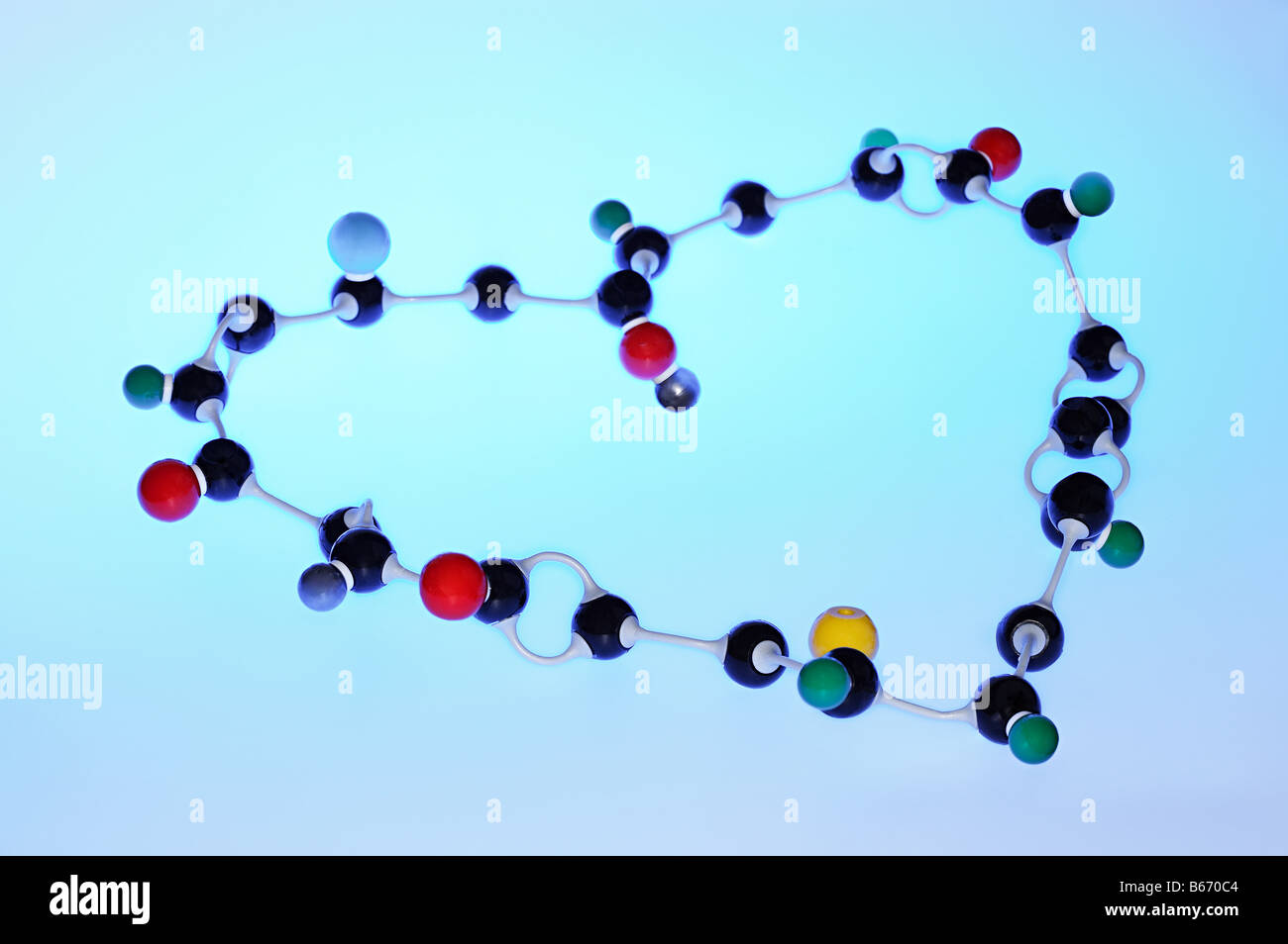 Molekülmodell in Herzform Stockfoto