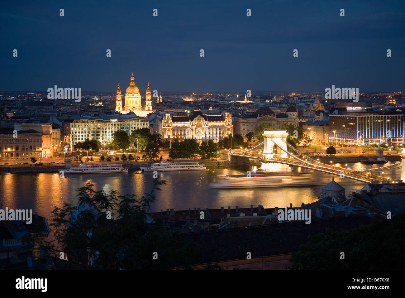 Budapest bei Nacht Stockfoto