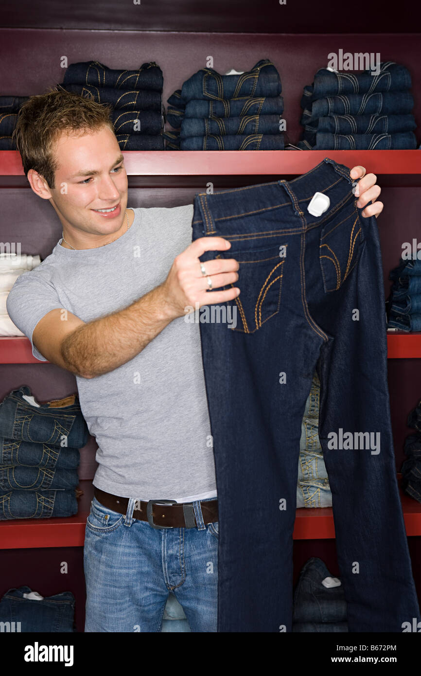 Ein paar jeans -Fotos und -Bildmaterial in hoher Auflösung – Alamy