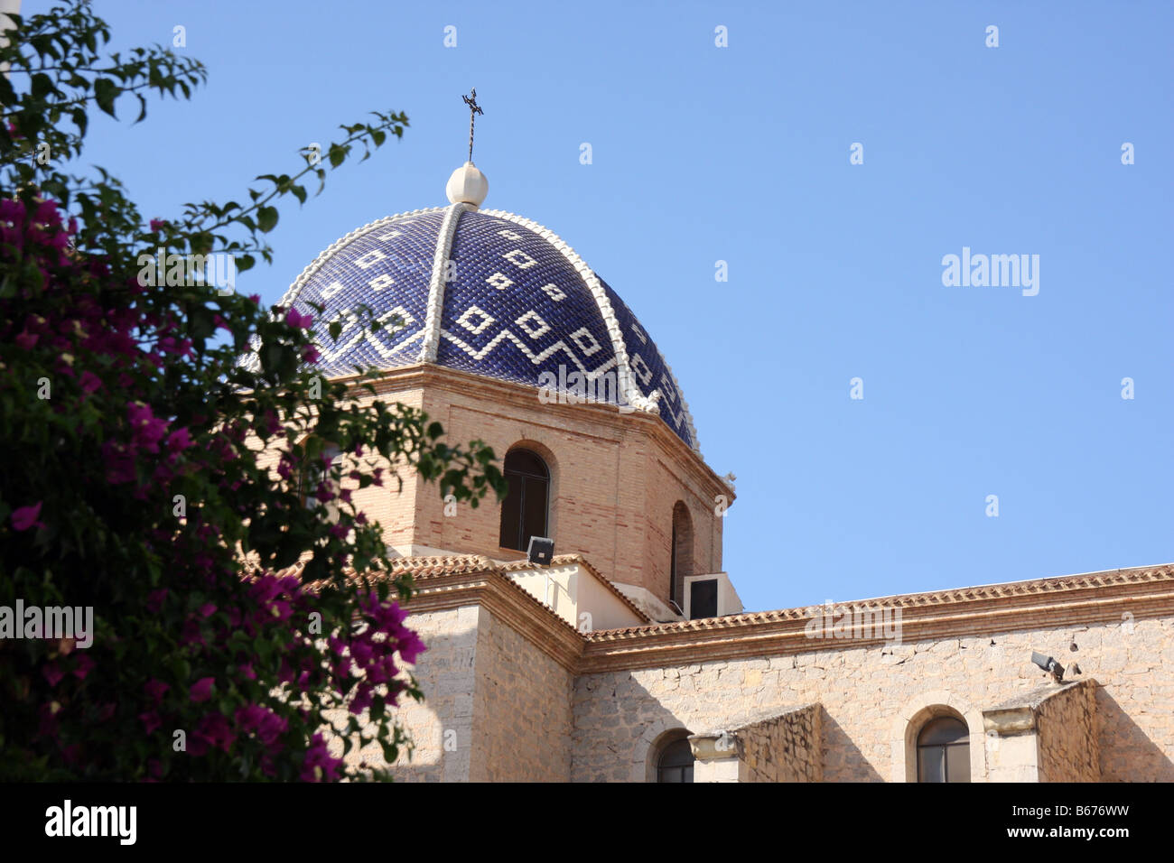 Kuppel der Kirche "Iglesia de Nuestra Señora del Consuelo", in Altea, Alicante, Spanien Stockfoto