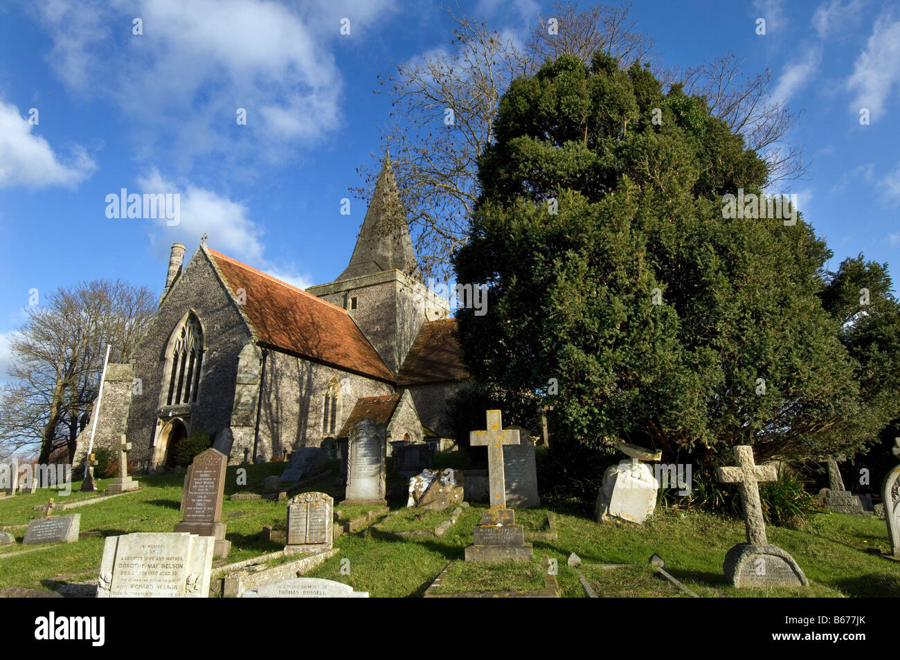14. Jahrhundert Kirche von Saint Andrews in dem malerischen Dorf Touristenort, East Sussex Stockfoto