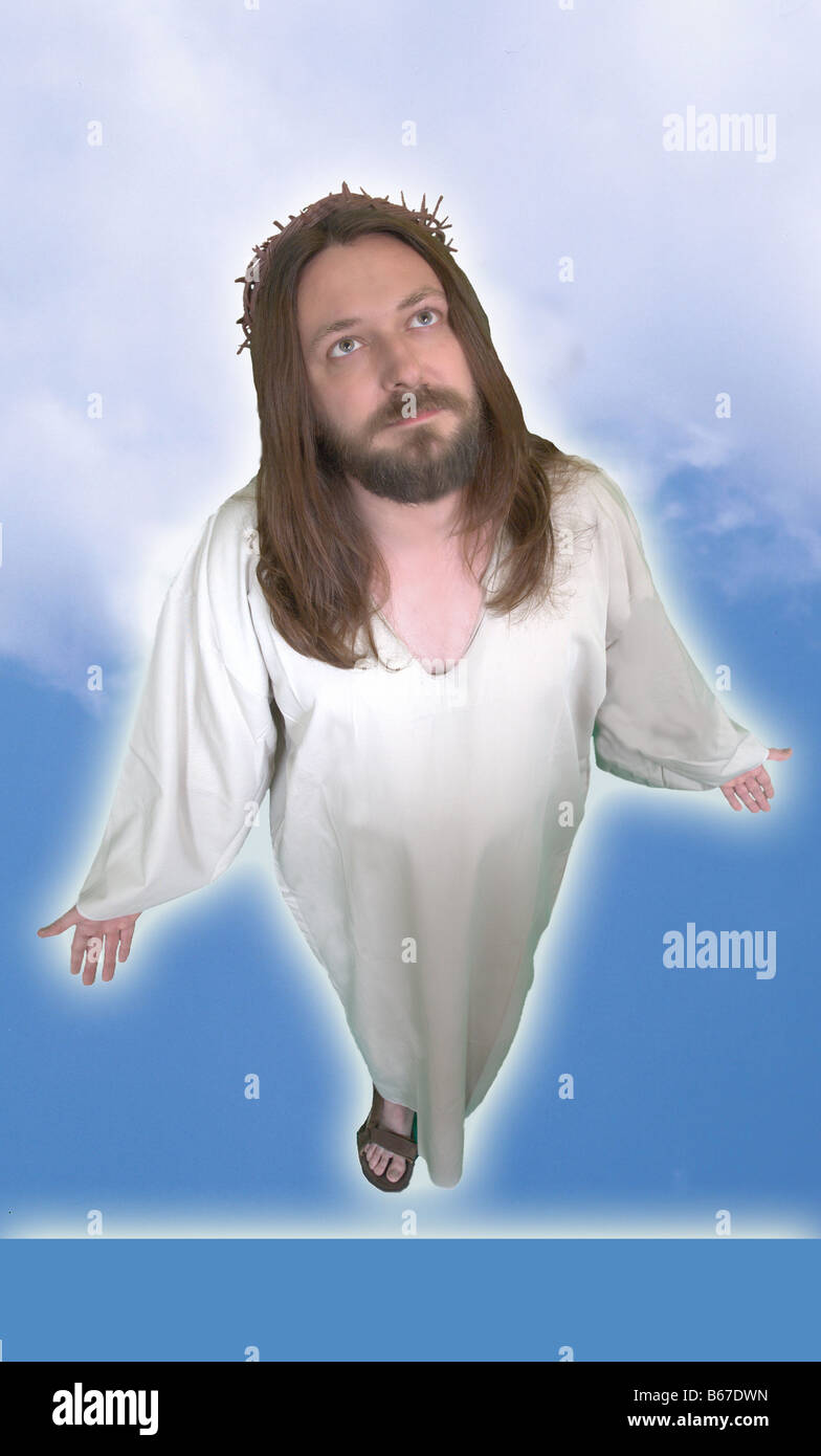 Jesus in den Himmeln und blauer Himmel schweben. Stockfoto