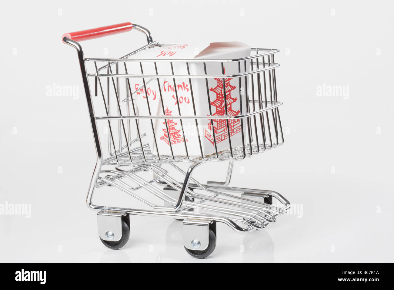 Nahaufnahme einer chinesischen Take Away Box in einem Einkaufswagen Stockfoto