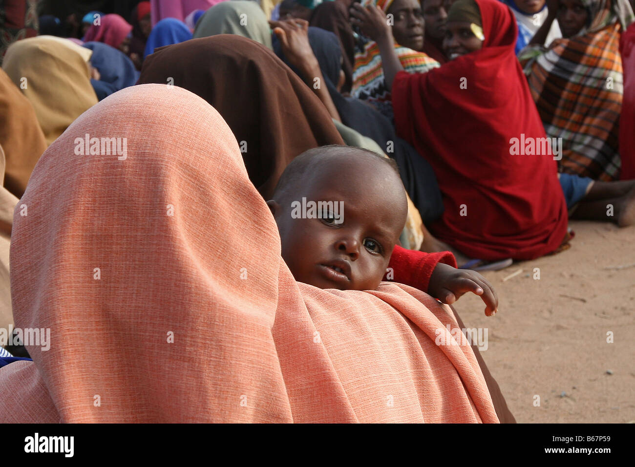 somalischen Frauen und Kinder im Flüchtlingslager in Dadaab, an der Grenze zwischen Kenia und Somalia Stockfoto
