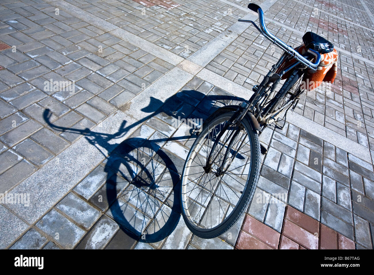 Erhöhte Ansicht eines Fahrrades, Guan Yin Si, HohHot, Innere Mongolei, China Stockfoto