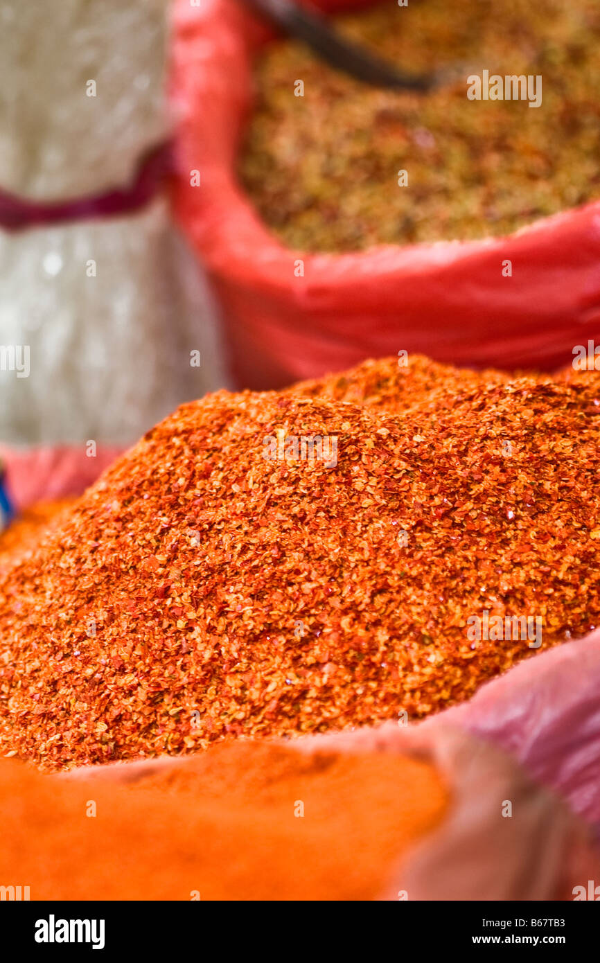 Plünderung Chilipulver an einem Marktstand, Tai'an, Provinz Shandong, China Stockfoto