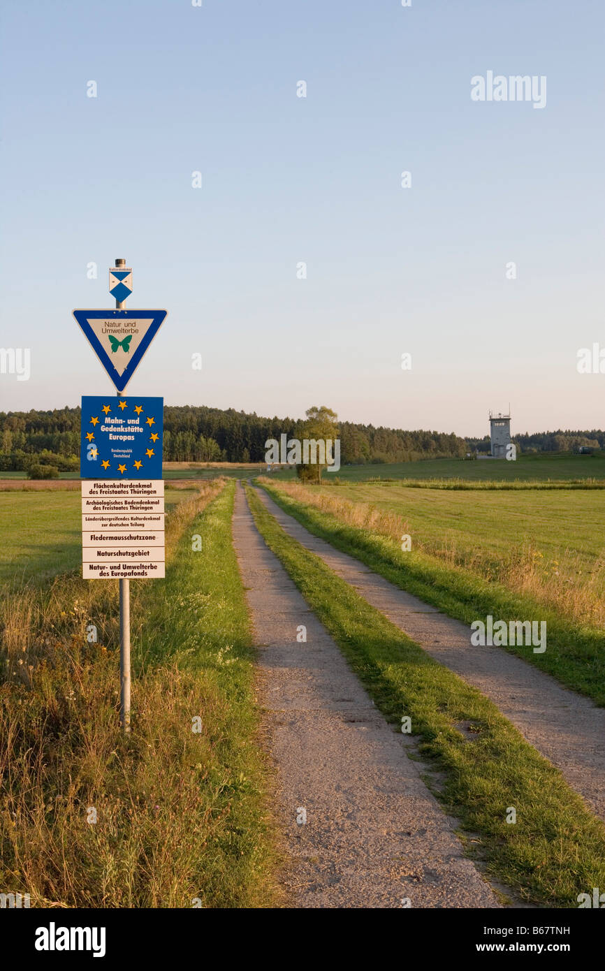 Weg zur deutschen Grenze Wachturm, Deutsch-Deutsche Mahn Und Gedenkstaette Behrungen auf Bayern, Thüringen Grenze, Rhön, Keim Stockfoto