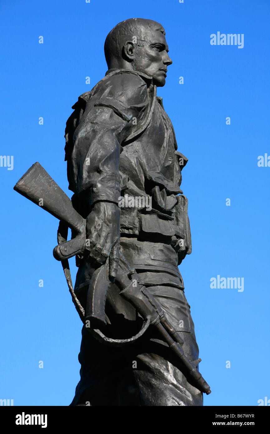 Statue eines sowjetischen/russischen Soldaten im Park des Sieges in Moskau, Russland Stockfoto