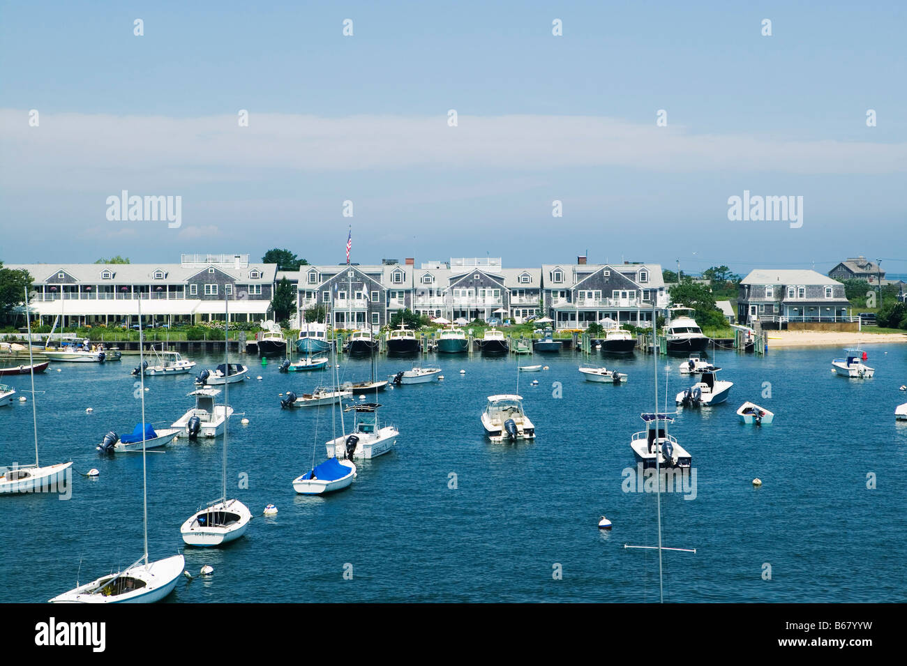 Segelboote und Inn, Hafen von Nantucket, Massachusetts, USA Stockfoto