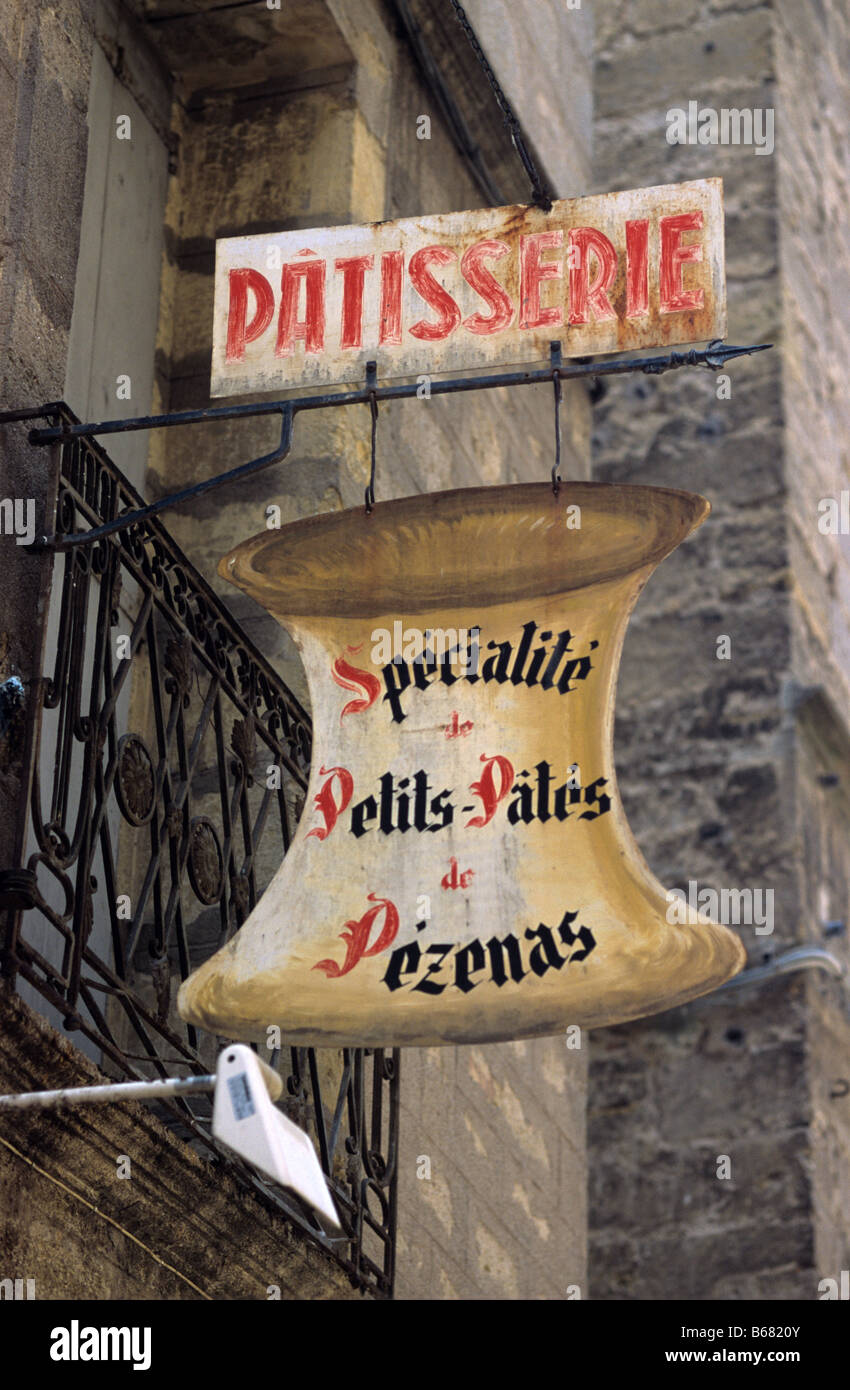 Zeichen für Petits Pâtés, ein einheimisches Fleisch Gebäck, Pézenas, Herault, Languedoc, Südfrankreich Stockfoto