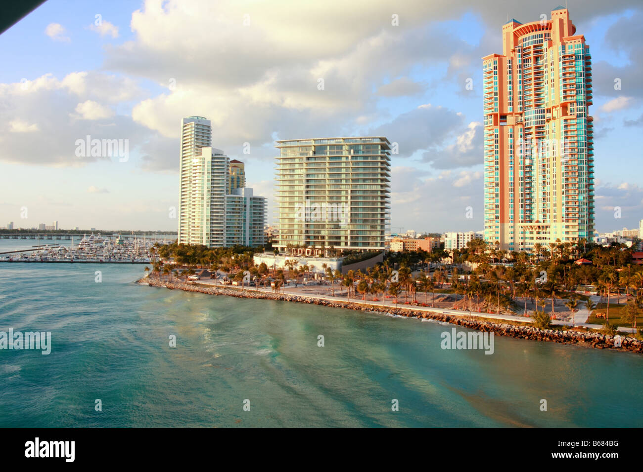 Mehrere Wohnungen in Miami Beach. Gezeigt werden Portofino Turm, der Murano in Portofino und Apogee South Beach. Stockfoto