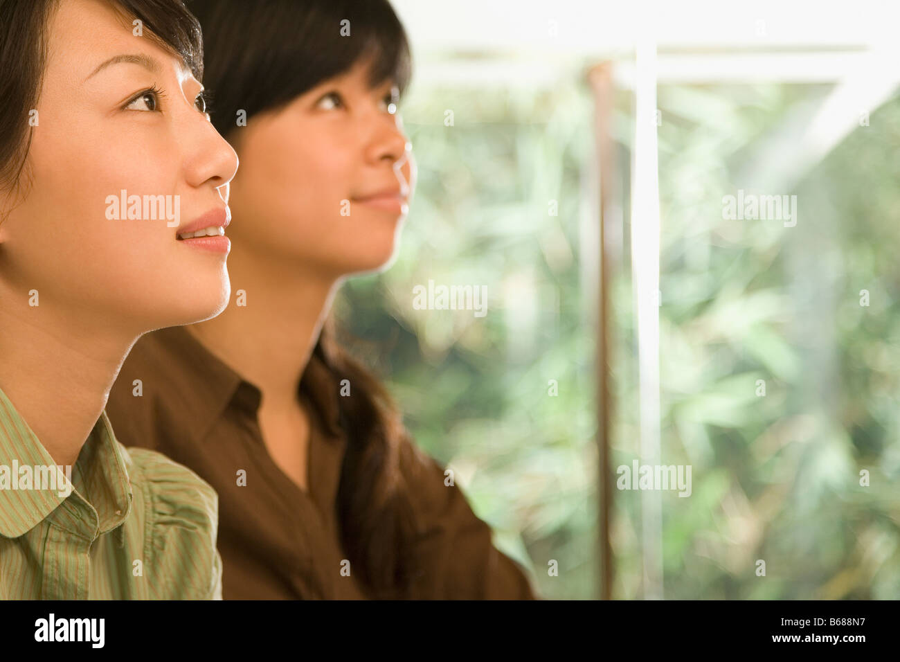 Nahaufnahme von zwei weibliche Büroangestellte Stockfoto