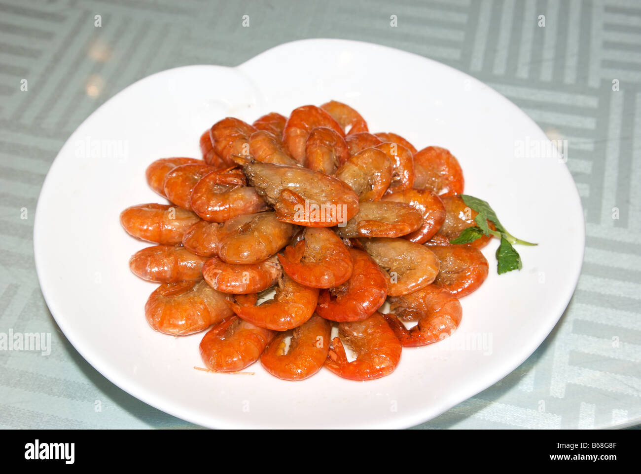 Suzhou Song er Lou Restaurant auf Taijian Street tief gebraten gekocht ganz Süßwasser Garnelen in der Schale chinesische Küche Stockfoto