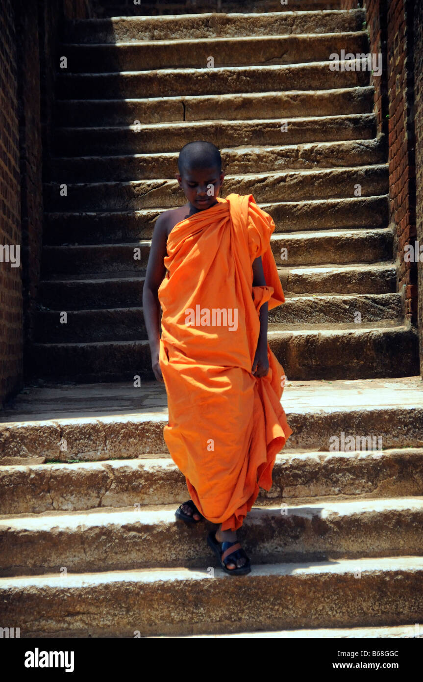 Jungen buddhistischen Mönch in Sigiriya Felsen Festung Stockfoto