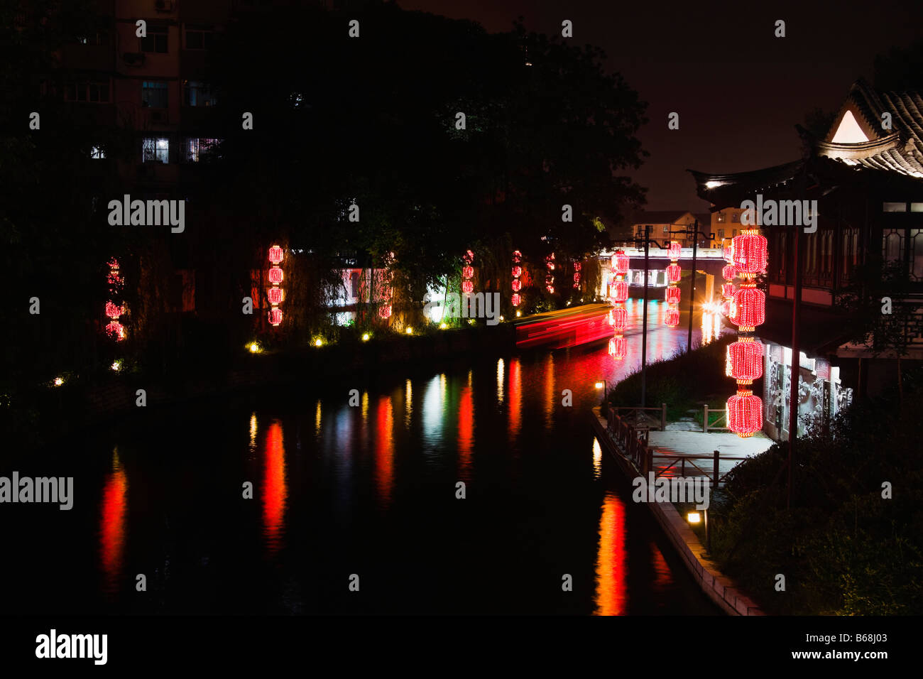Reflexion der chinesischen Laternen in Wasser, Nanjing, Provinz Jiangsu, China Stockfoto