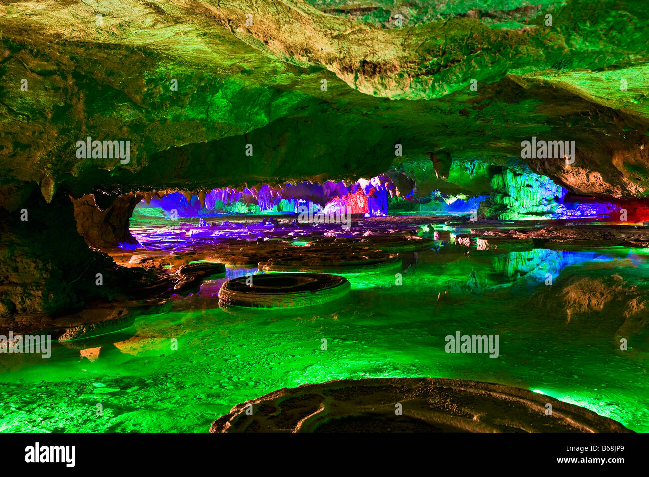 Felsformationen in einer Höhle, Lotus-Höhle, XingPing, Yangshuo, Provinz Guangxi, China Stockfoto