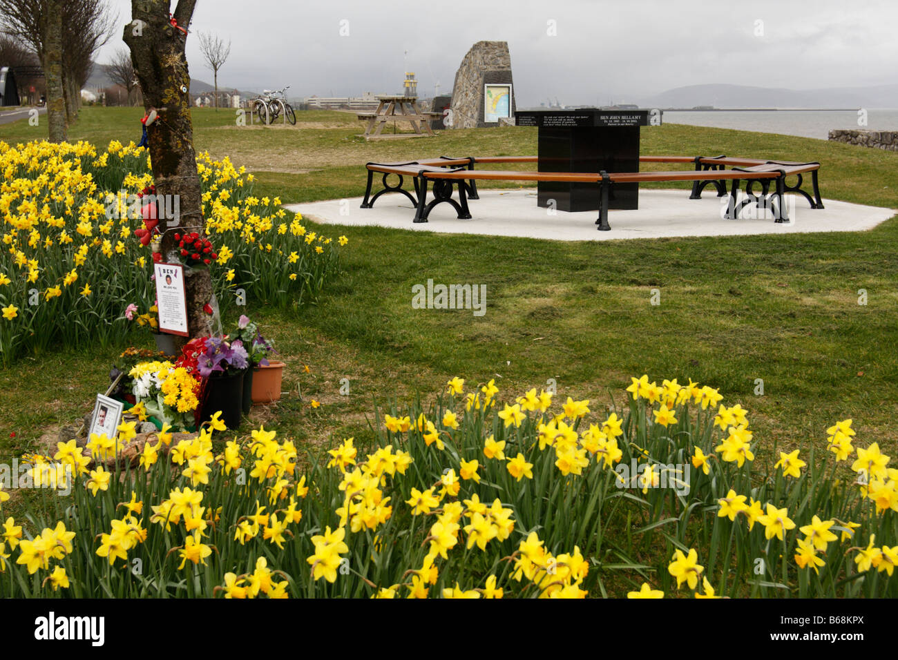 Denkmal-Bank und Schrein ermordeten Teenager Ben Bellamy in Swansea, West Glamorgan, Südwales, U.K Stockfoto