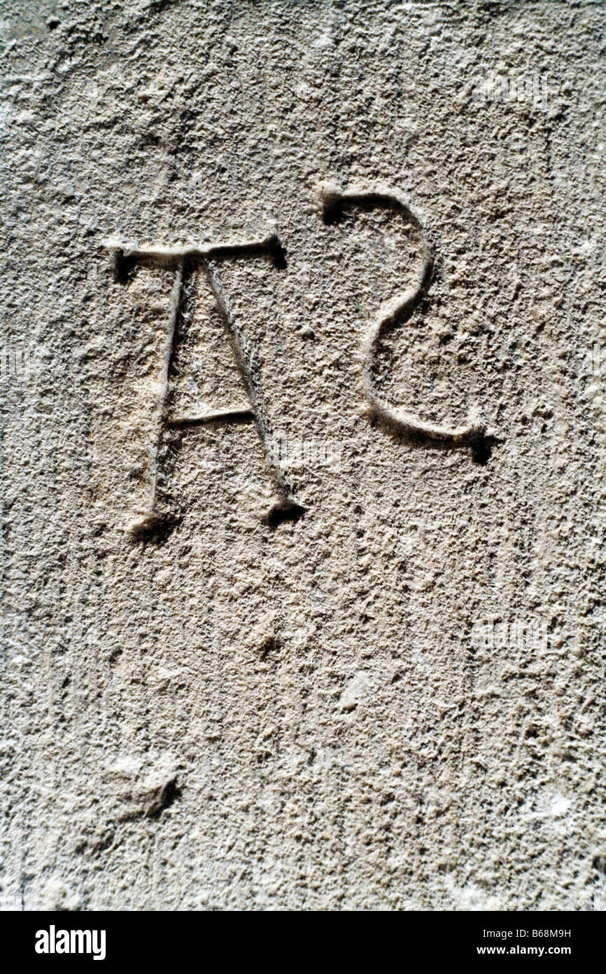 Carven auf der Wand der Kathedrale, Montmajour Abtei, in der Nähe von Arles, Provence, Frankreich Stockfoto