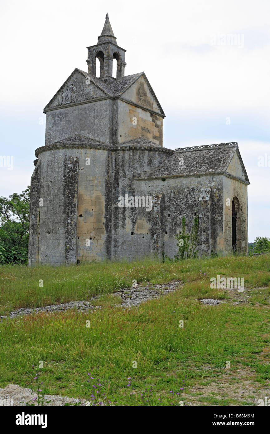 Kirche des Heiligen Kreuzes (12. Jahrhundert), Montmajour Abtei, in der Nähe von Arles, Provence, Frankreich Stockfoto