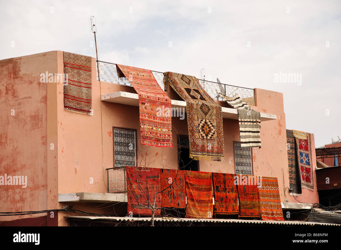 Orientalische Teppiche zum Verkauf in Marrakech, Marokko Stockfoto