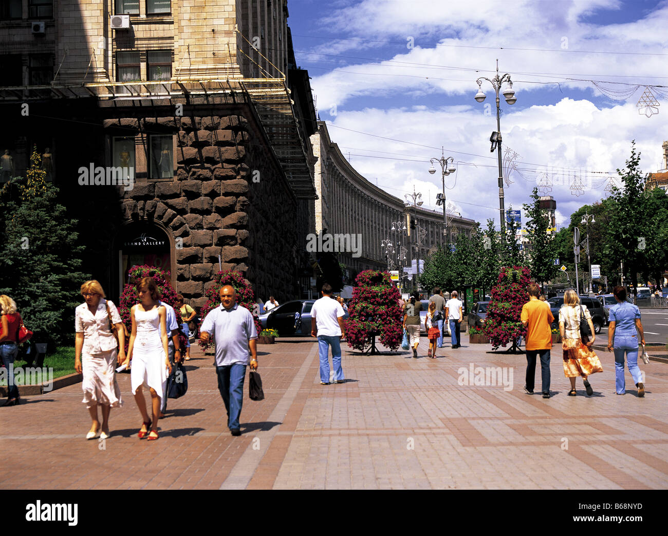 Menschen zu Fuß, Khreschatyk Straße im zentralen Kiew, Ukraine Stockfoto