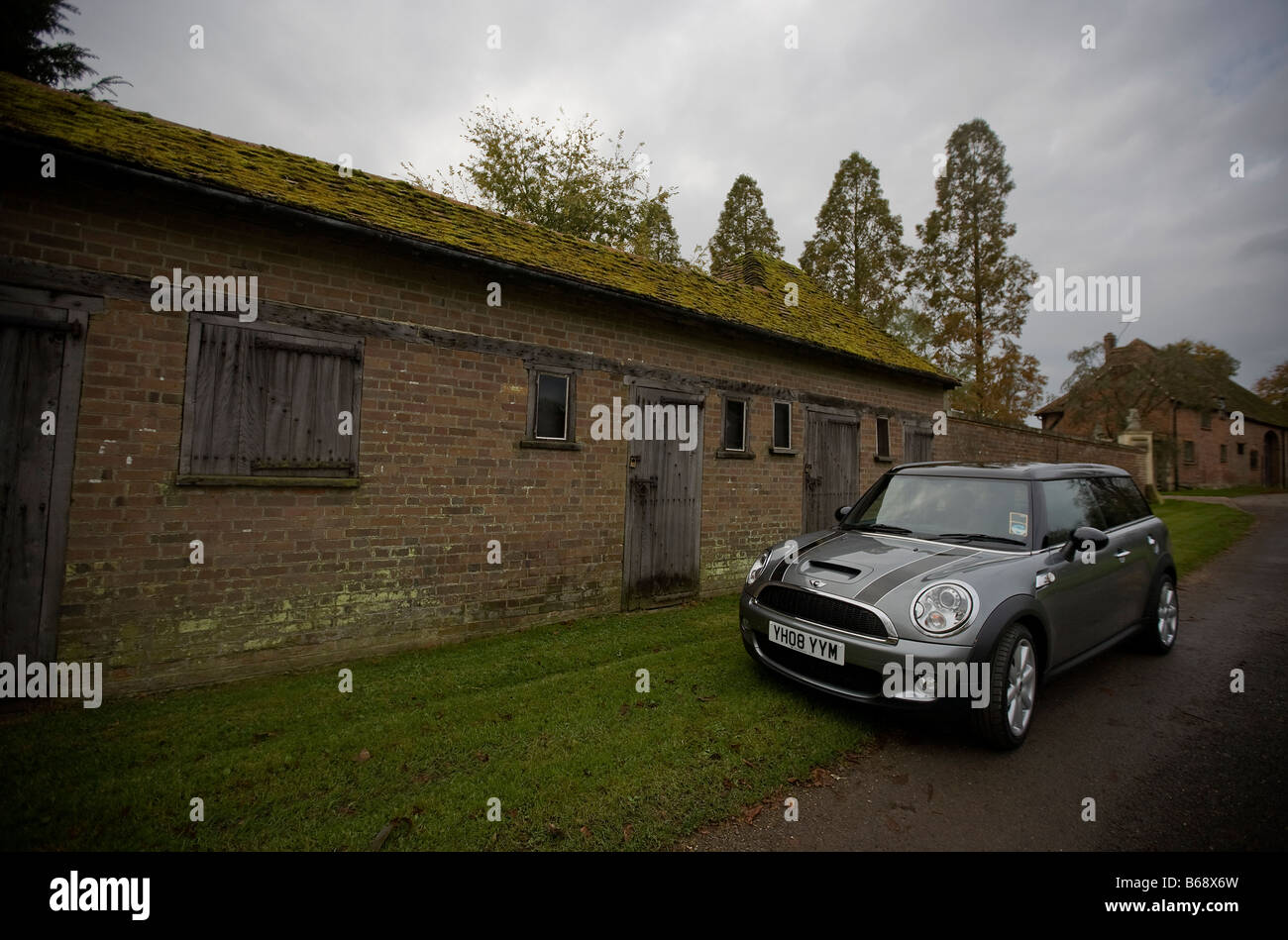 Mini Cooper Clubman S sieht man auf dem Lande Buckinghamshire, UK Stockfoto