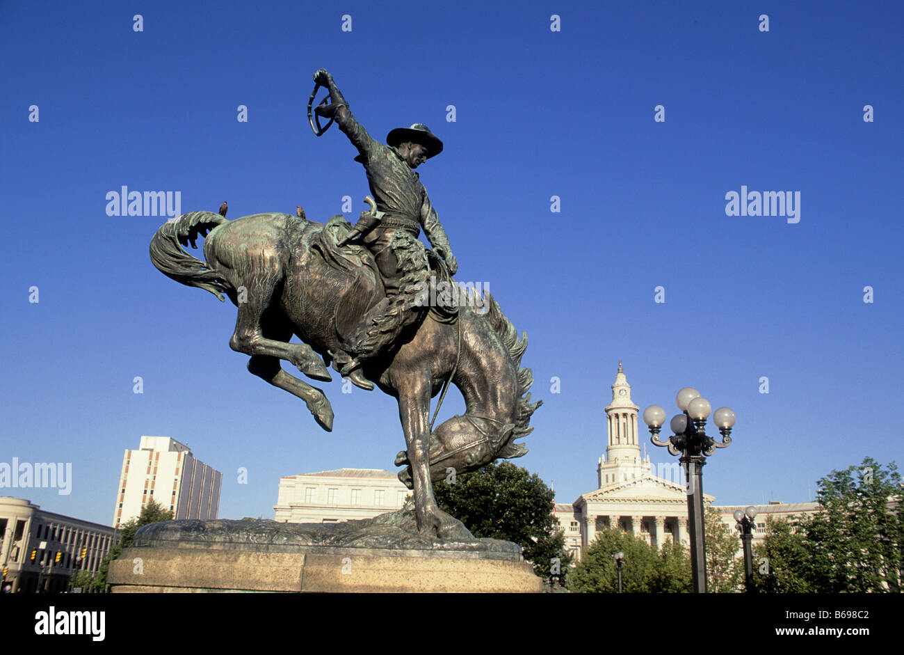 Bronco buster statue -Fotos und -Bildmaterial in hoher Auflösung – Alamy