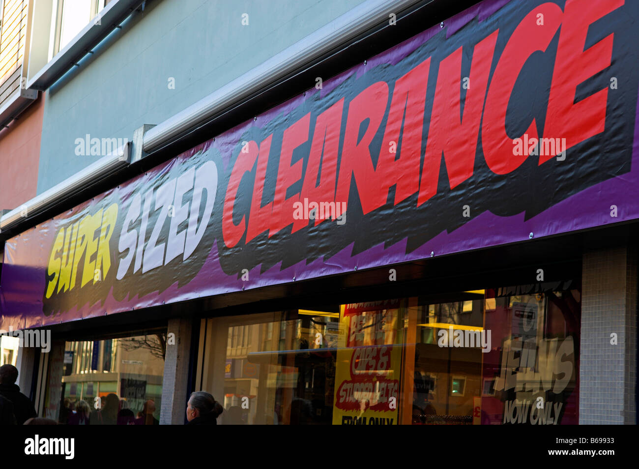 Shop-Schild zum Verkauf Abendmahl Größe Clearance Stockfoto