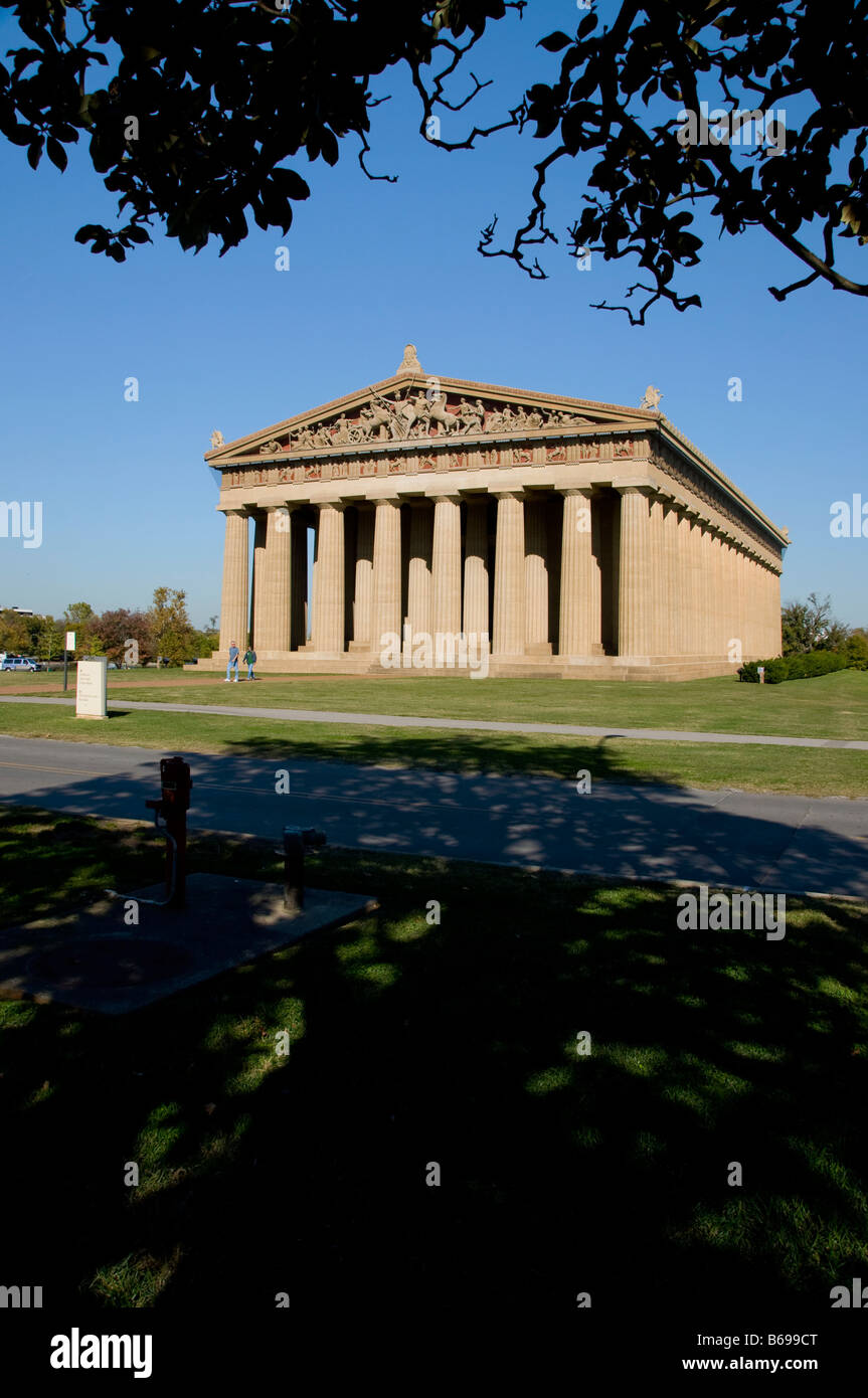 Ein Nachbau des berühmten griechischen Parthenon befindet sich im Centennial Park in Nashville Tennessee und dient als eine Art Museum. Stockfoto