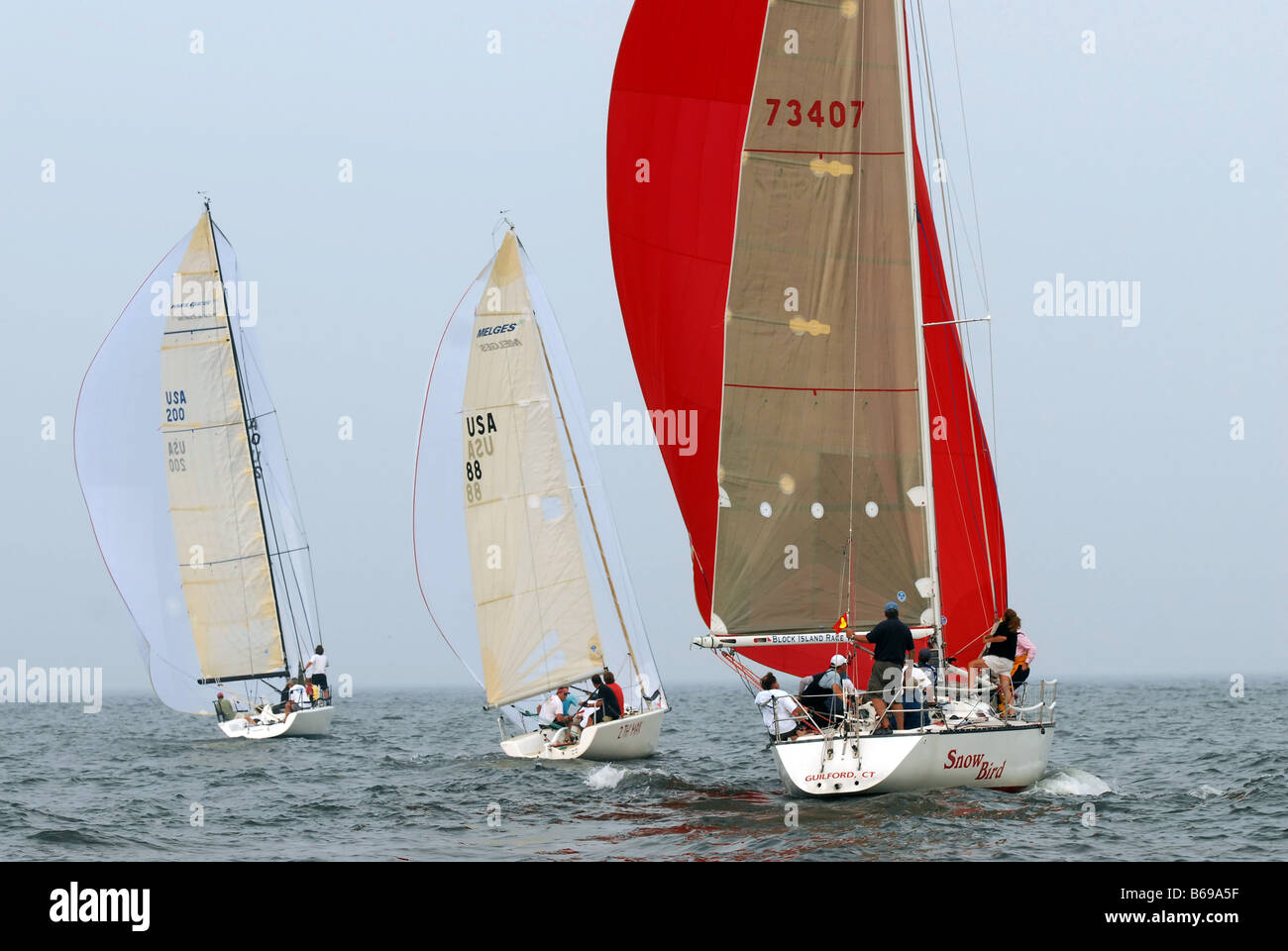 Drei Segelboote in einem Rennen der regatta Stockfoto