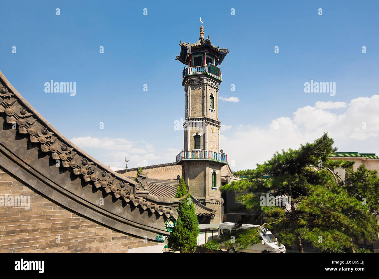 Niedrigen Winkel Blick auf eine große Moschee, Hohhot, Innere Mongolei, China Stockfoto