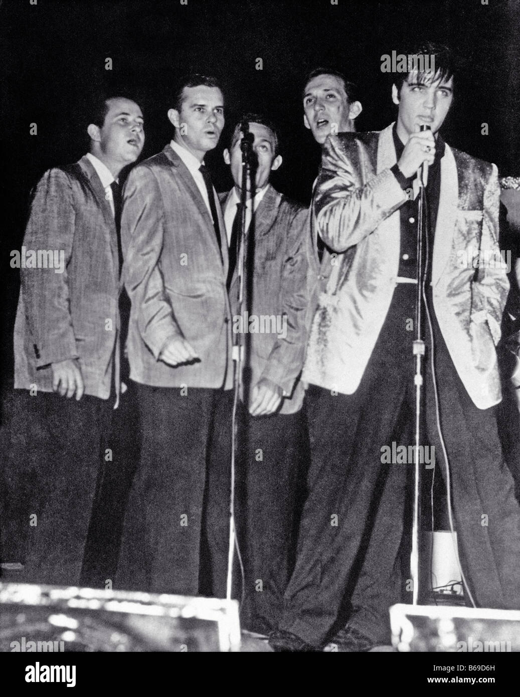 ELVIS PRESLEY und die Jordanaires über 1956. Von L:Gordon Stoker Hoyt Hawkins, Hugh Jarrett, Neal Matthews, Elvis Presley Stockfoto
