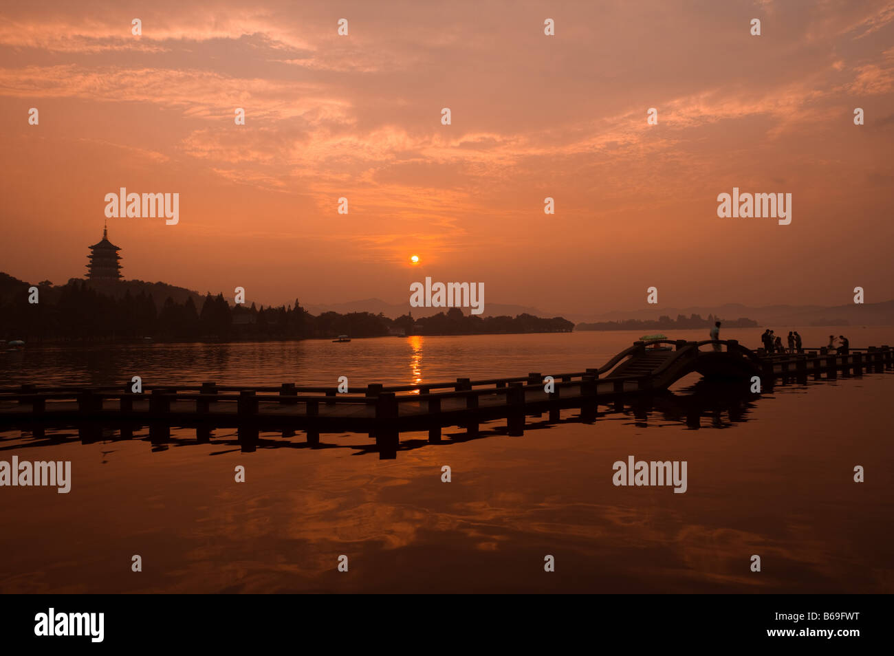 Leifeng Pagode im Abendrot in West Lake Hangzhou Zhejiang Provinz Stockfoto