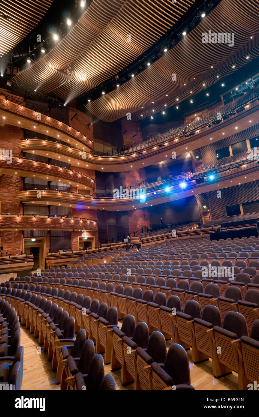 in der großen Aula Donald Gordon Theater im Wales Millennium centre Cardiff Wales UK Stockfoto