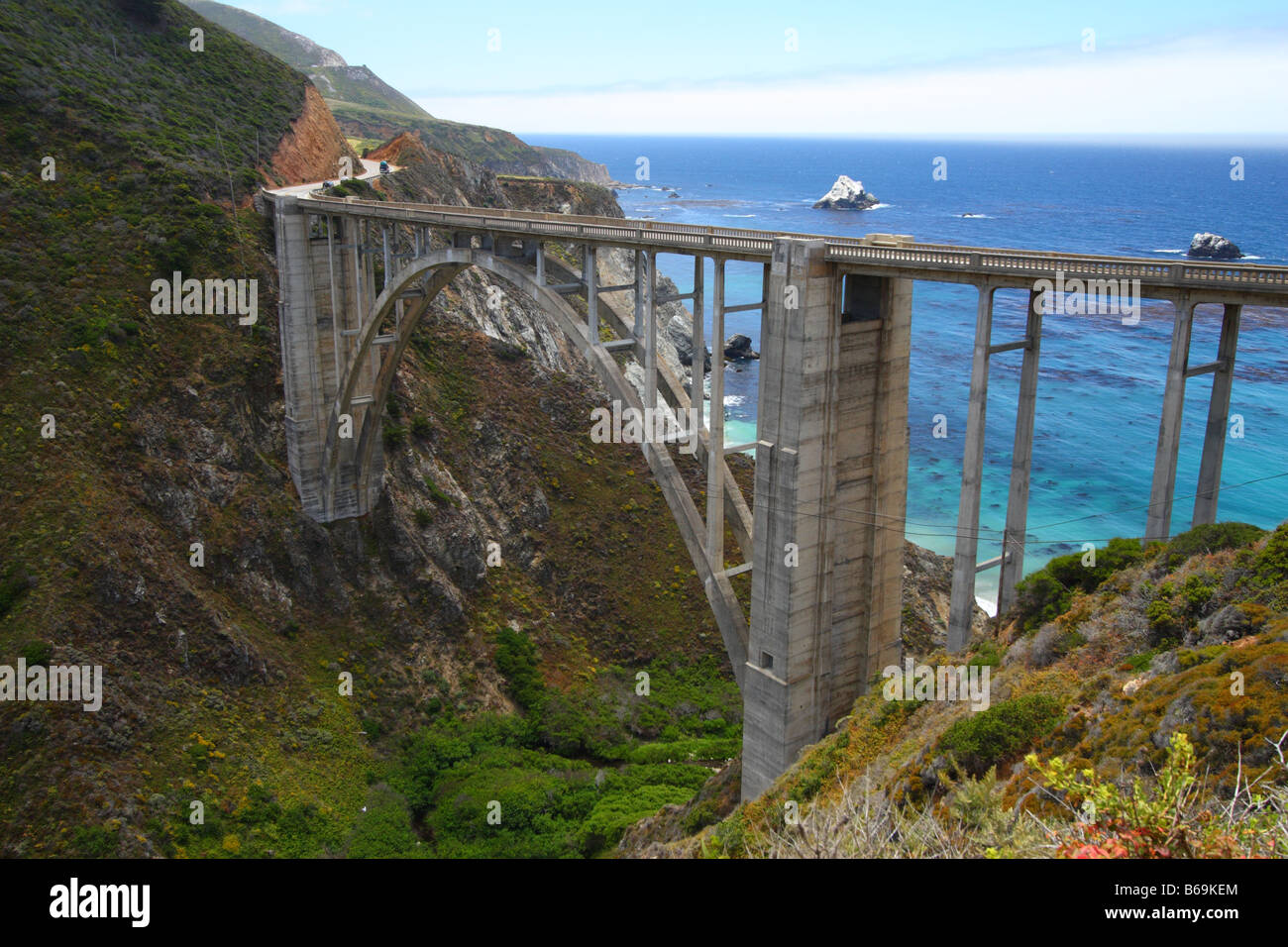 Die Bixby Creek Bridge auf dem Highway 1 südlich von Big Sur, Kalifornien Stockfoto