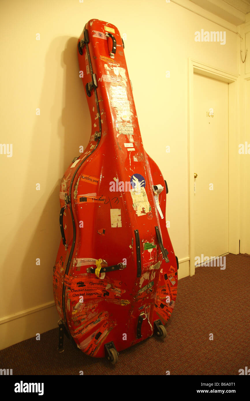 Kanada Canada BC Brittische British Columbia Vancouver Cello Case Kasten Koffer Stockfoto