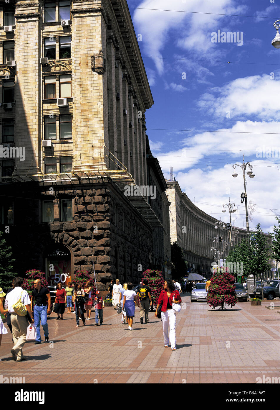 Menschen zu Fuß, Khreschatyk Straße im zentralen Kiew, Ukraine Stockfoto