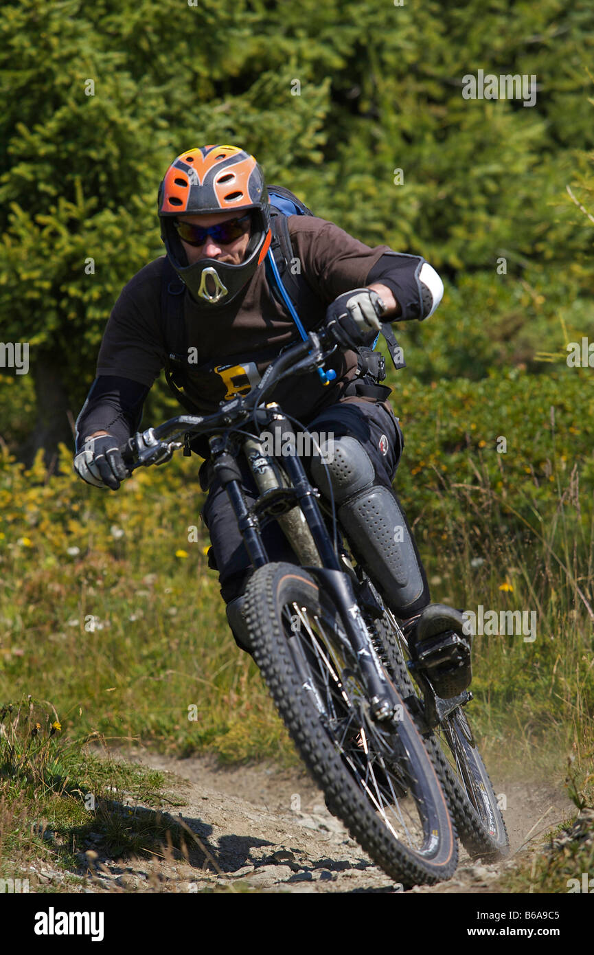 Mountainbiken in den Alpen Stockfoto