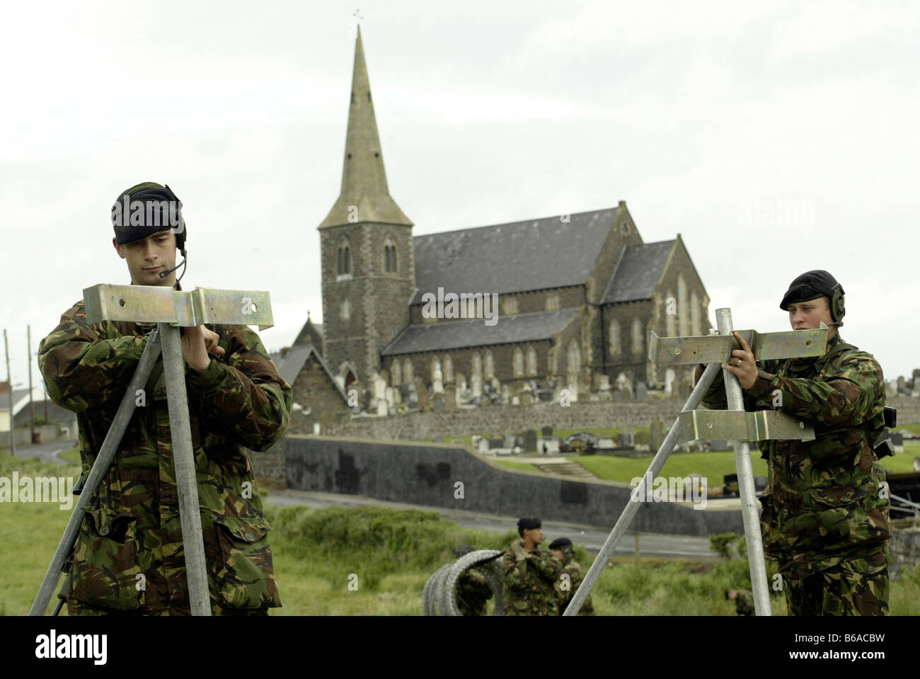 Soldaten, die Arbeiten auf Barrikaden auf der Garvaghy Road, Drumcree, Portadown Stockfoto