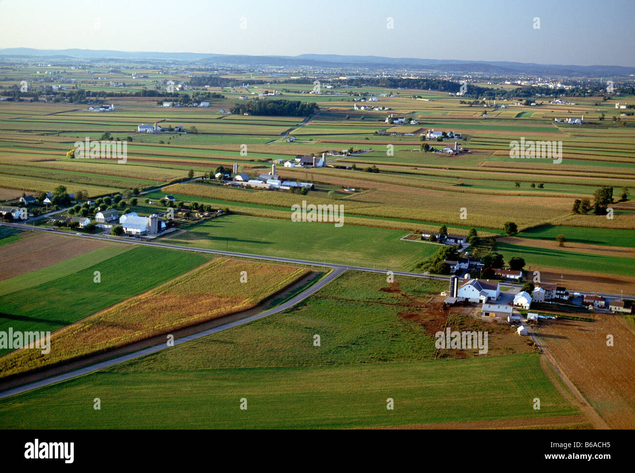 Luftaufnahme des fruchtbaren Amish Ackerland, Lancaster County, Pennsylvania, USA Stockfoto