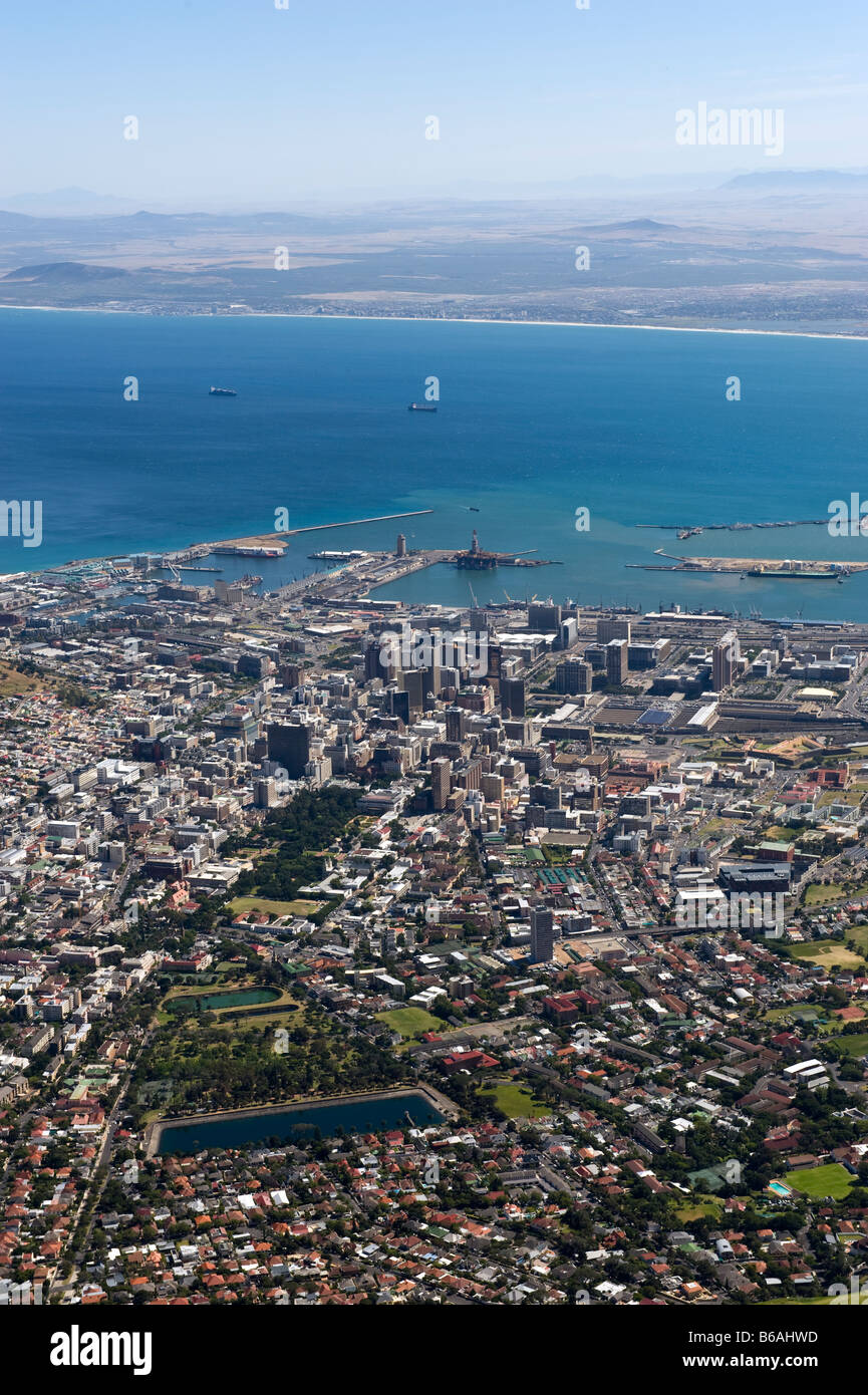 Blick vom Tafelberg über die Stadt und Hafen von Cape Town, South Africa Stockfoto