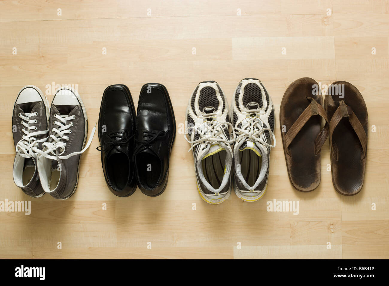 vier Paar Schuhe Stockfoto