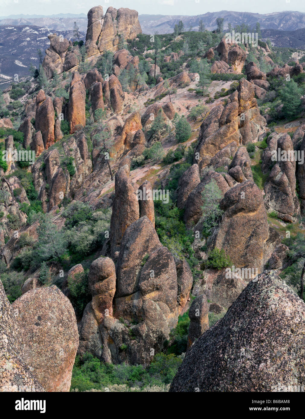 Kalifornien - felsigen Türme im Pinnacles National Park entlang dem Höhenweg Gipfeln. Stockfoto