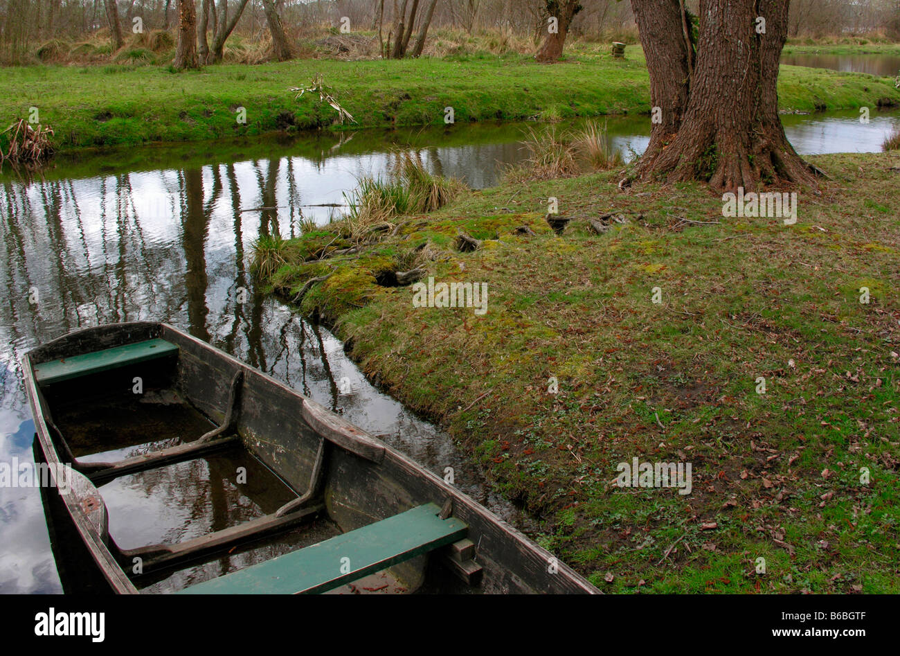 Boot in stream Stockfoto