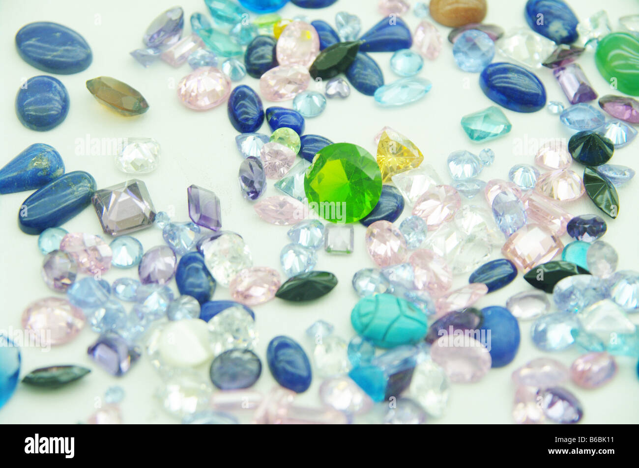 kostbares Juwel Steinen in einem Aufwand Stockfoto